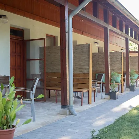 Family Farm Vendeghaz Guest house *